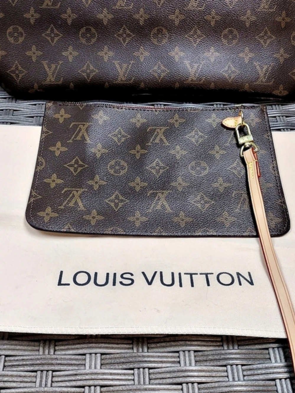 Louis Vuitton Neverfull MM Tote Brown & Red